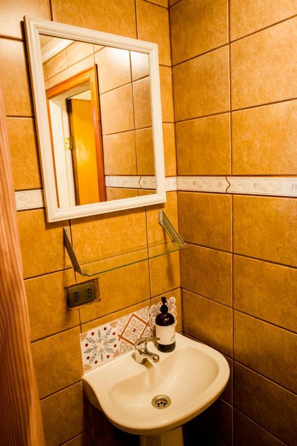Hostal Mito ヴァルパライソ エクステリア 写真